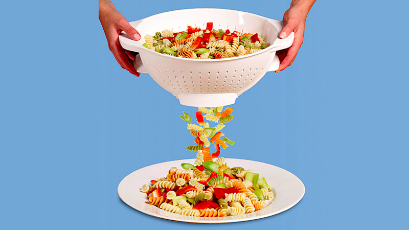Illustration for article titled Trap Door Colander Will Revolutionize Your Kitchen